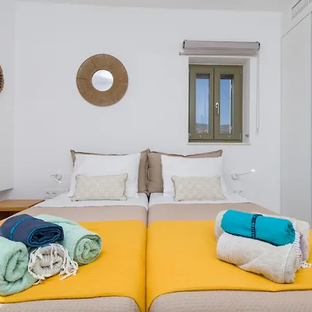 Eleonas Paros Estate - With Private Pools Or Jacuzzi & Professional Tennis Court ヴィラ ドリオス