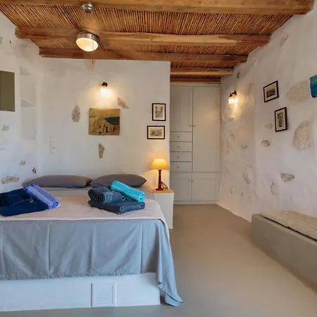 Villa Eleonas Paros Estate - With Private Pools Or Jacuzzi & Professional Tennis Court *